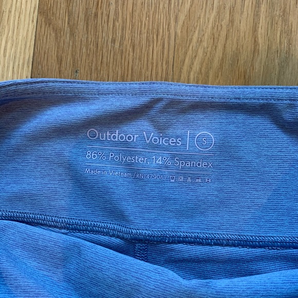 Outdoor Voices 3/4 Warmup Leggings in Lilac - Picture 6 of 7